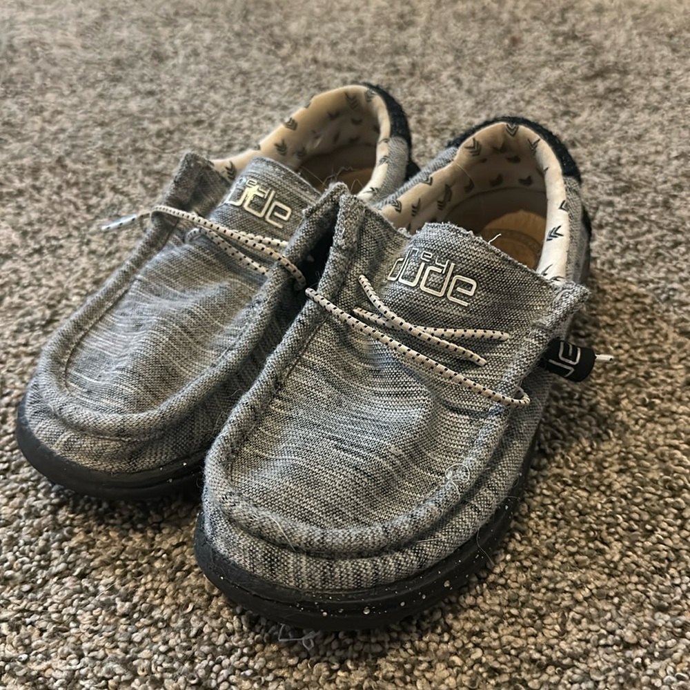 Hey dudes gray & black size 1Y